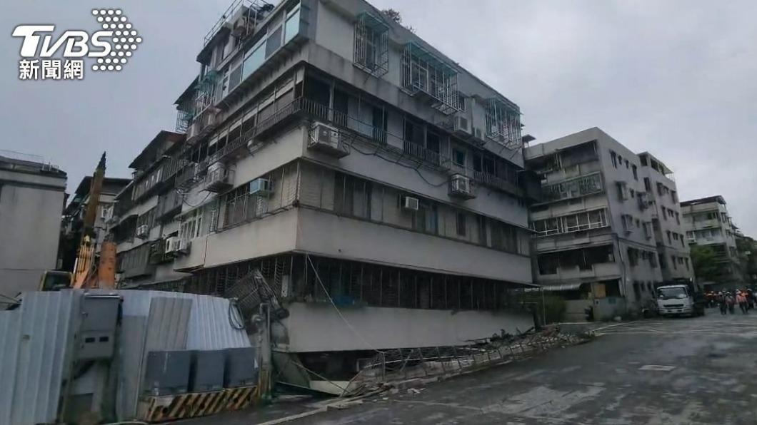基泰大直施工不慎造成民宅下陷。(圖/TVBS資料畫面)