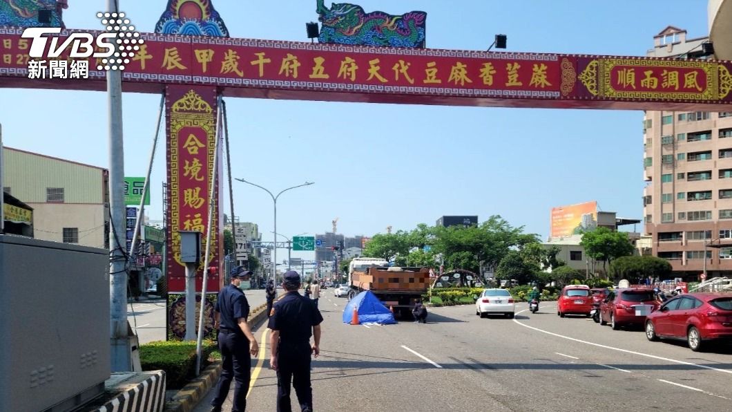 警方獲報後立即趕往現場,但婦人已經失去生命跡象死亡。(圖/TVBS)