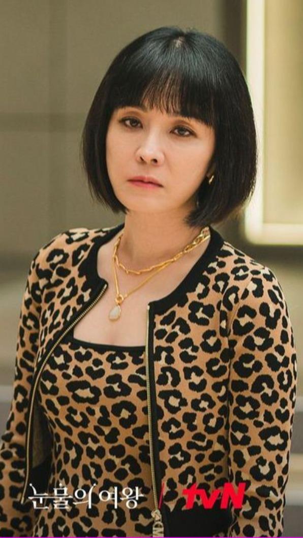 金正蘭在《淚之女王》飾演女主洪海仁的姑姑。(圖/翻攝自tvN)