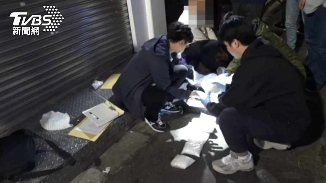 警方逮捕運毒集團成員,查扣大量K他命毒品。(圖/TVBS)