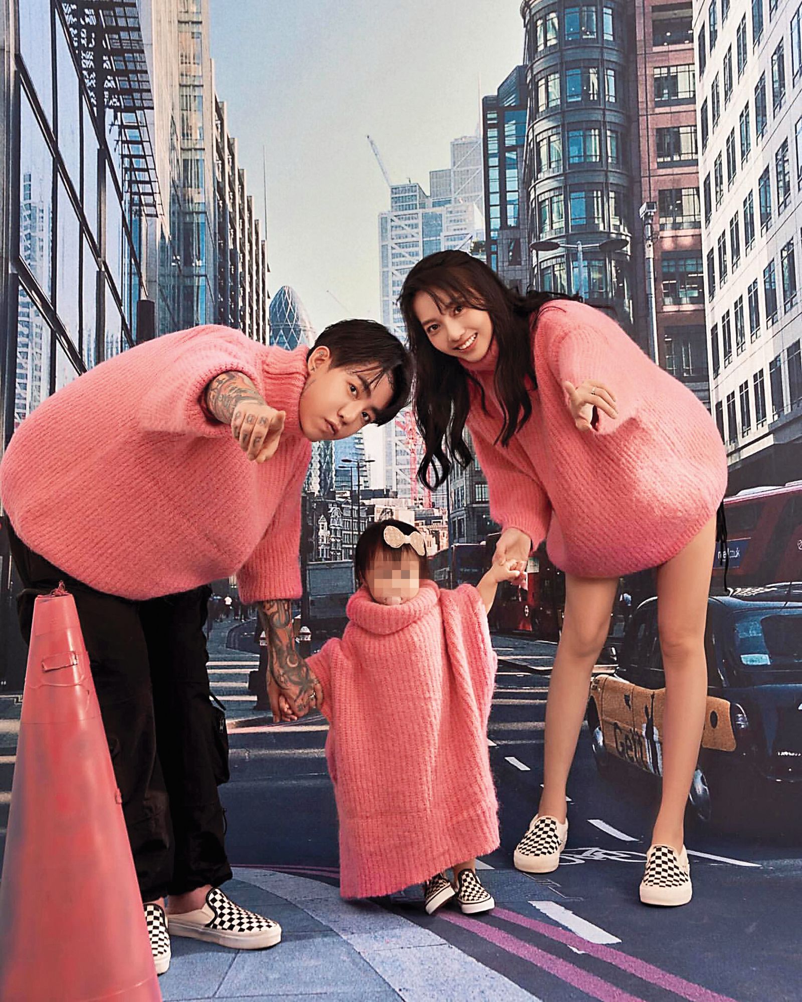 謝和弦(左)和陳緗妮(右)再婚後,成為女兒傻瓜,主打愛妻愛女形象。(圖/翻攝自謝和弦IG)