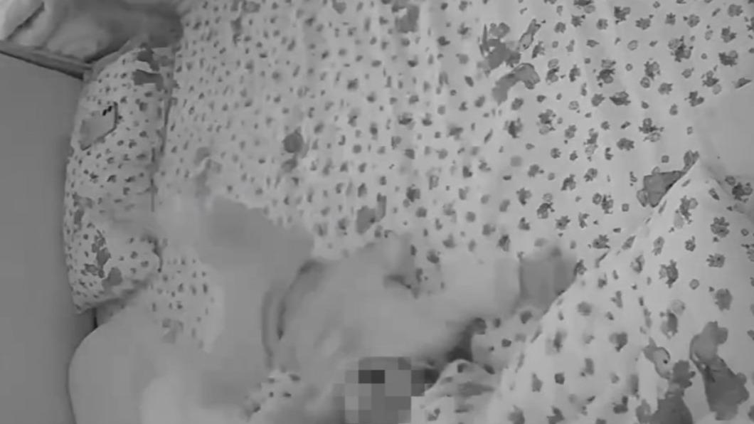 幼童遭暴力扔床！瞬間甩飛「險反折」　陸保母：我就丟一下