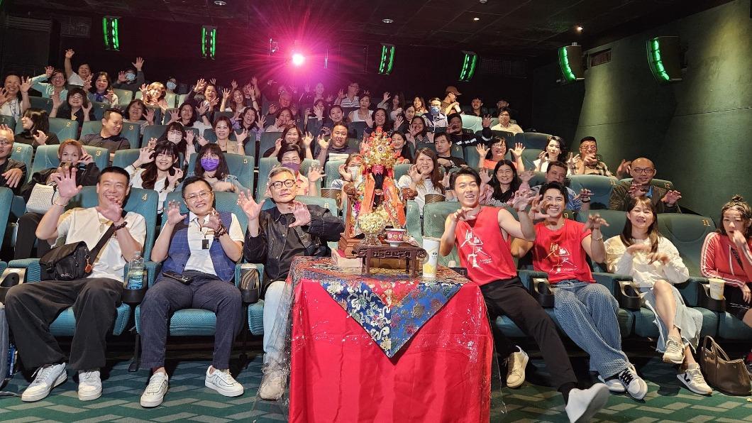 跟神明一起看鬼片!游書庭大開眼界 財神加持《鬼天廈》破千萬票房