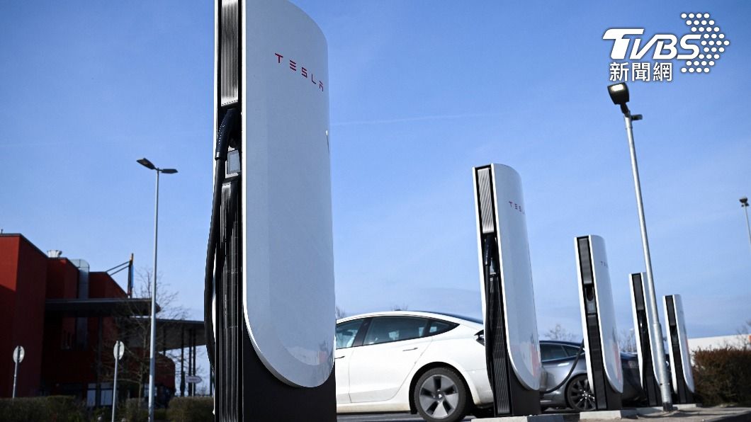 特斯拉最快這時推「平價車款」!帶動3檔電動車ETF奔馳