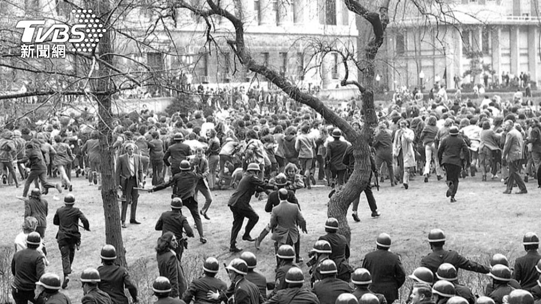 哥倫比亞大學學生1972年4月在校內反戰示威。(圖/達志影像美聯社)