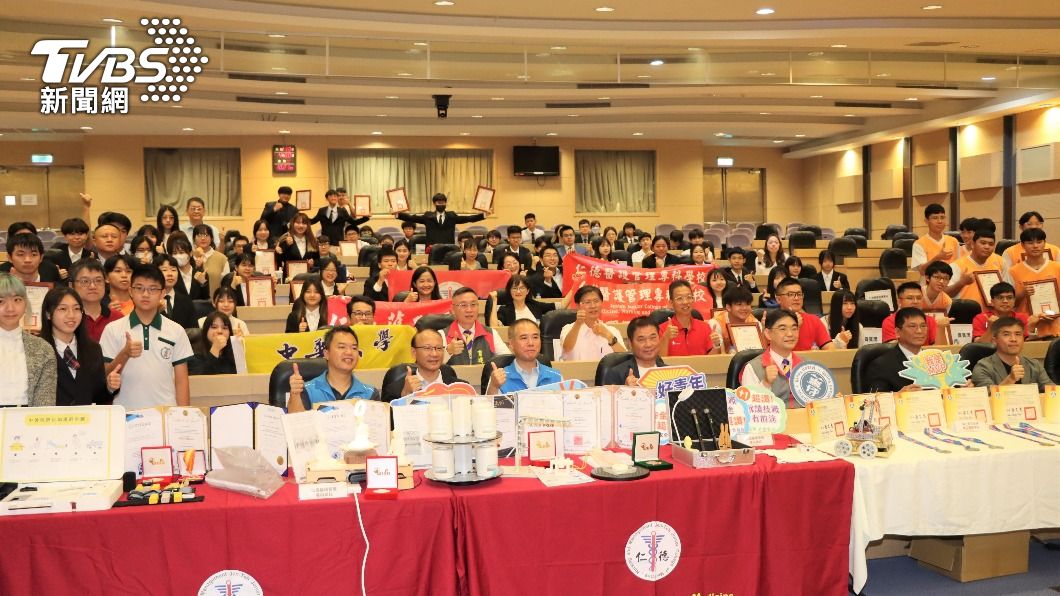 國際科技競賽勇奪151面獎牌 苗縣長表揚