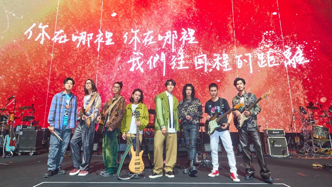 宇宙人日前在台北小巨蛋開唱,好友麋先生現身助陣。(圖/相信音樂提供)