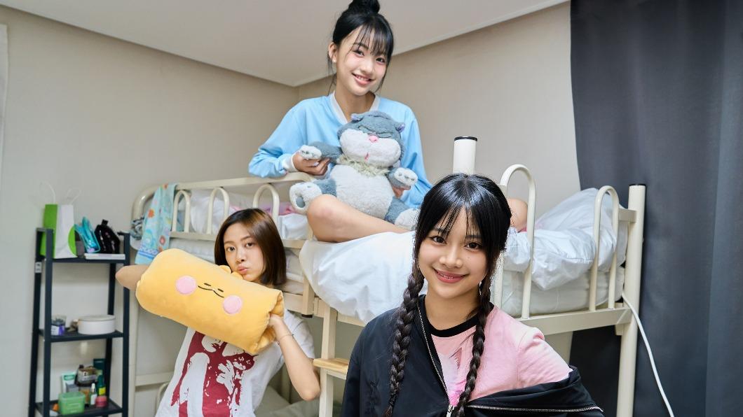 XXIN(左起)、采甄、Nico共住一室。(圖/天空娛樂提供)