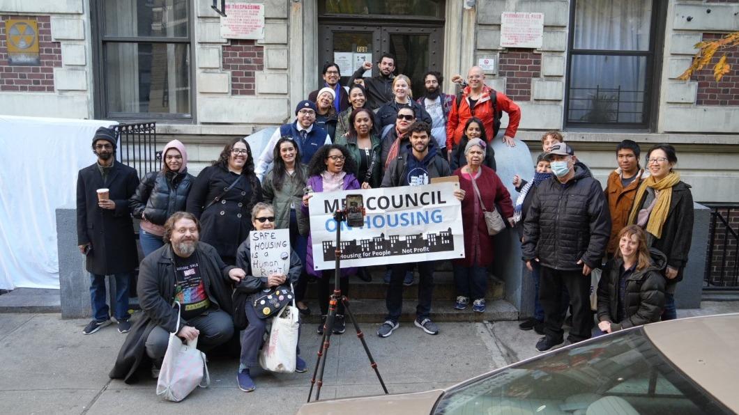 受害房客發起抗議,為自己的權益發聲。(圖/翻攝自X@Met_Council)