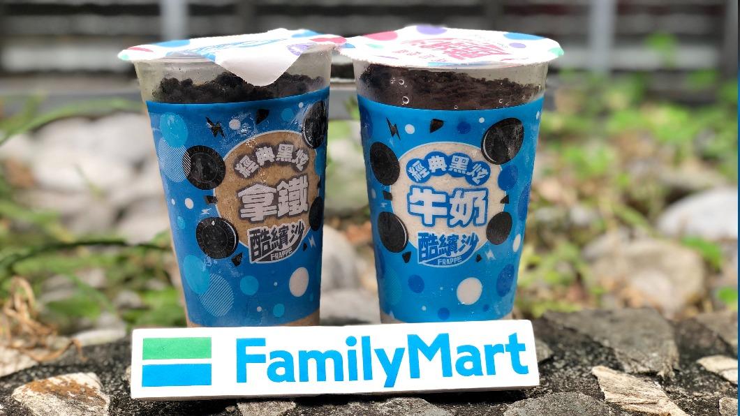 拿明信片到全家兌換有機會可免費獲得酷繽沙或氣泡水。(圖/全家提供)