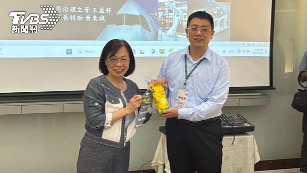 泰國台商名譽總會長郭修敏與企管系主任陳建男。(圖/國立東華大學)