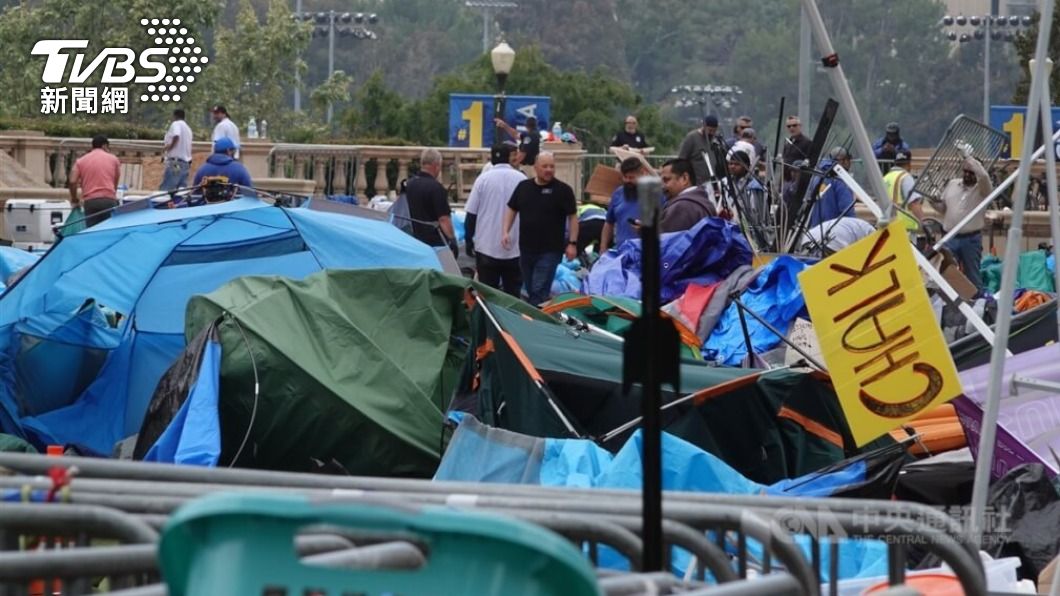 警方強制清場!UCLA挺巴示威暫落幕 逾200名抗議者獲釋