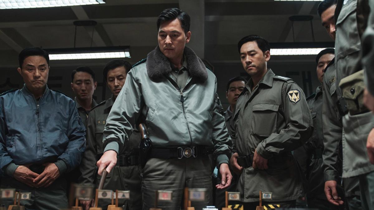 鄭雨盛在《首爾之春》中演出警備司令官李泰臣。(圖/車庫提供)