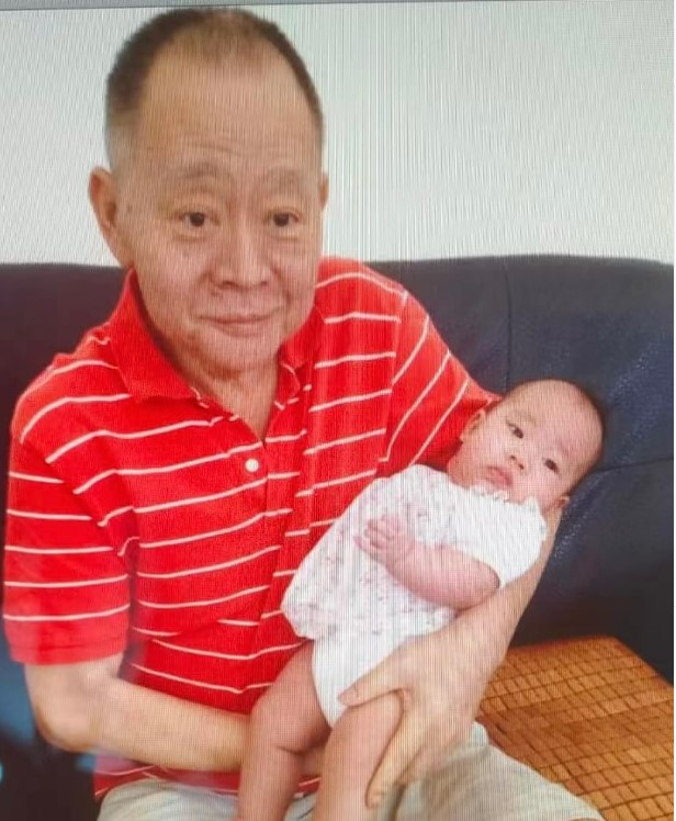小S曬出爸爸抱著許老三的舊照,吐露思念。(圖/翻攝自小S IG)
