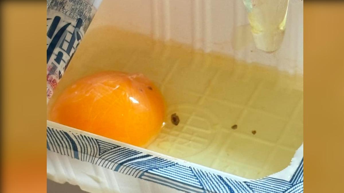 連打3蛋驚見「黑粒混入」!一票婆媽秒懂 專家曝2狀況別吃
