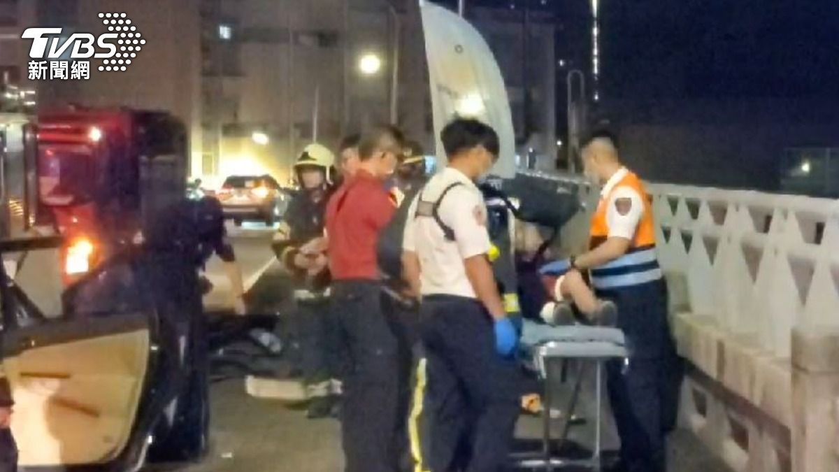 這起事故共有4人受傷送醫,詳細經過仍有待警方後續調查。(圖/TVBS)