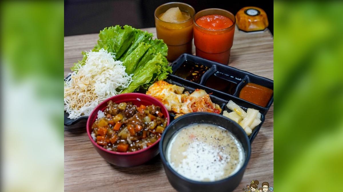 自助吧提供咖哩飯、肉燥飯、開胃小菜、季節水果、湯品、飲料等，可以無限取用。（圖／跟著尼力吃喝玩樂提供）