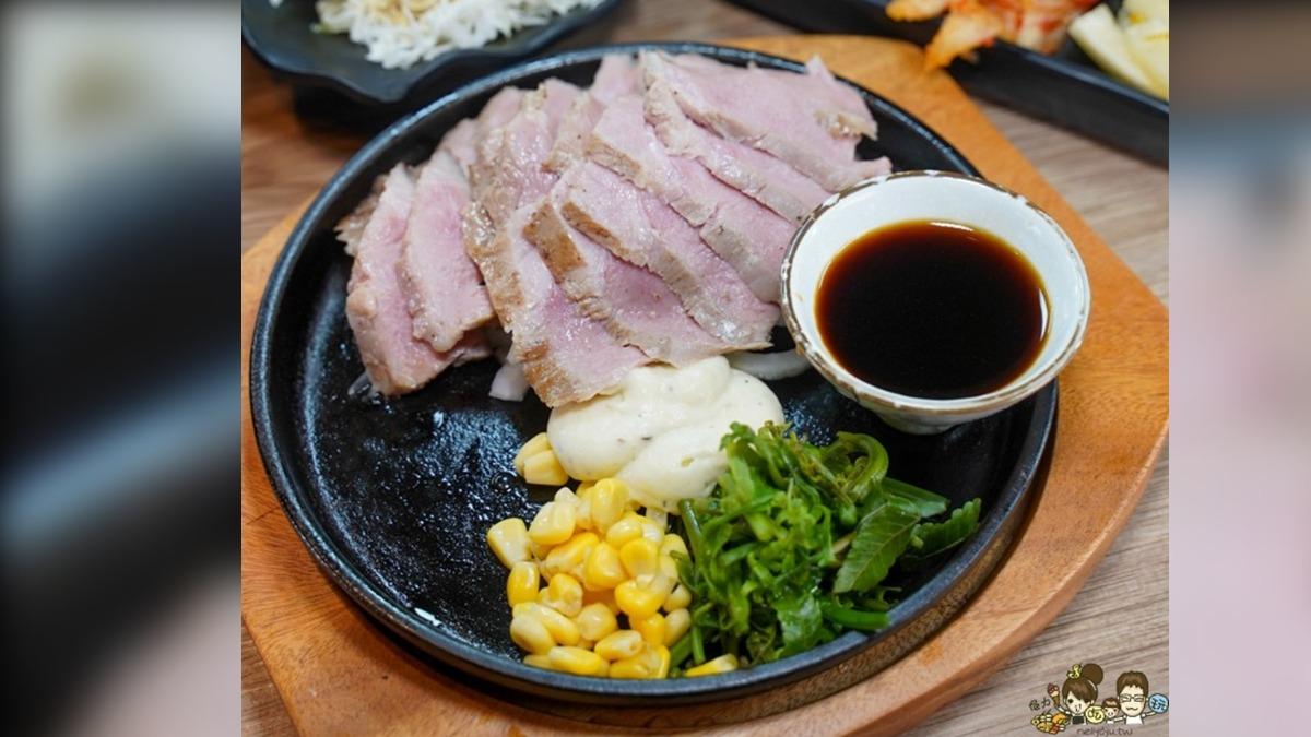 「台灣雪花豬排」（219元）質地相當彈嫩，吃得到豬肉本身的甜味和香氣。（圖／跟著尼力吃喝玩樂提供）