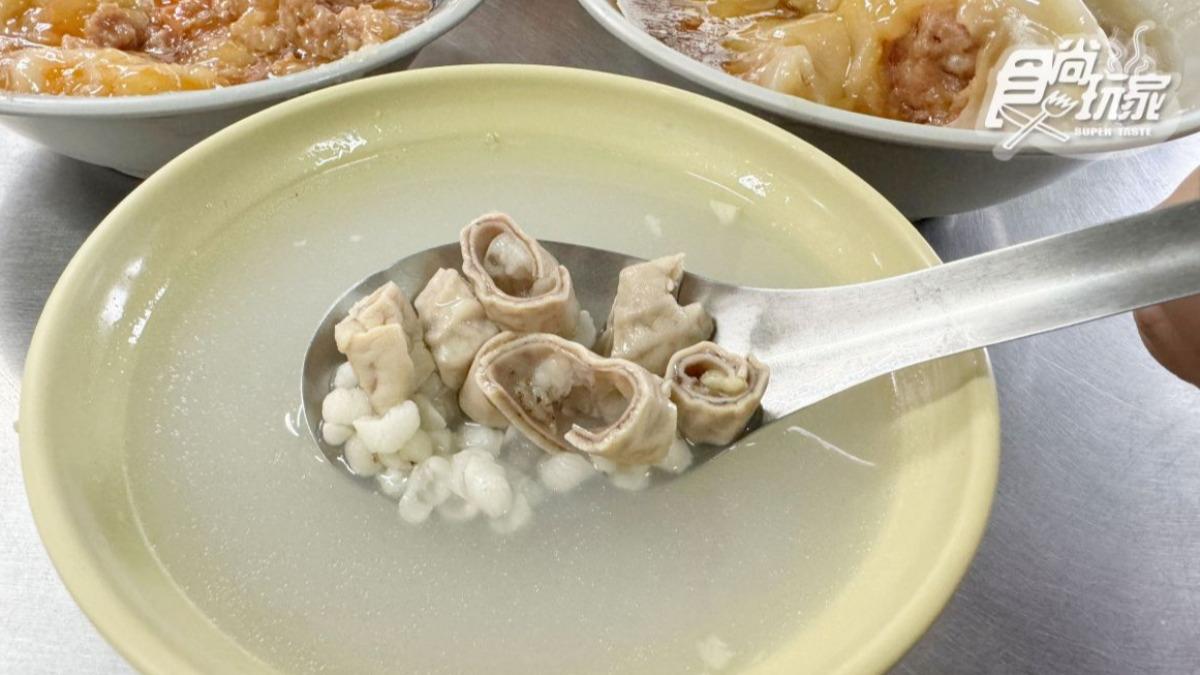 「四神湯」(25元)裡頭滿滿都是料,超便宜的價格相當佛心。(圖/江亭儀提供)
