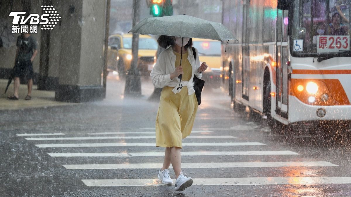 梅雨鋒進逼!北到南狂掃「這2天雨最強」一片藍 好天氣沒了