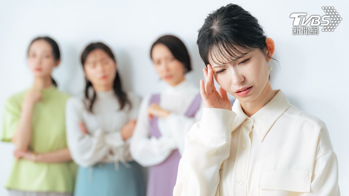 年薪近百萬引嫉妒!她遭冷落陷害 全場打氣:工作不是來交朋友