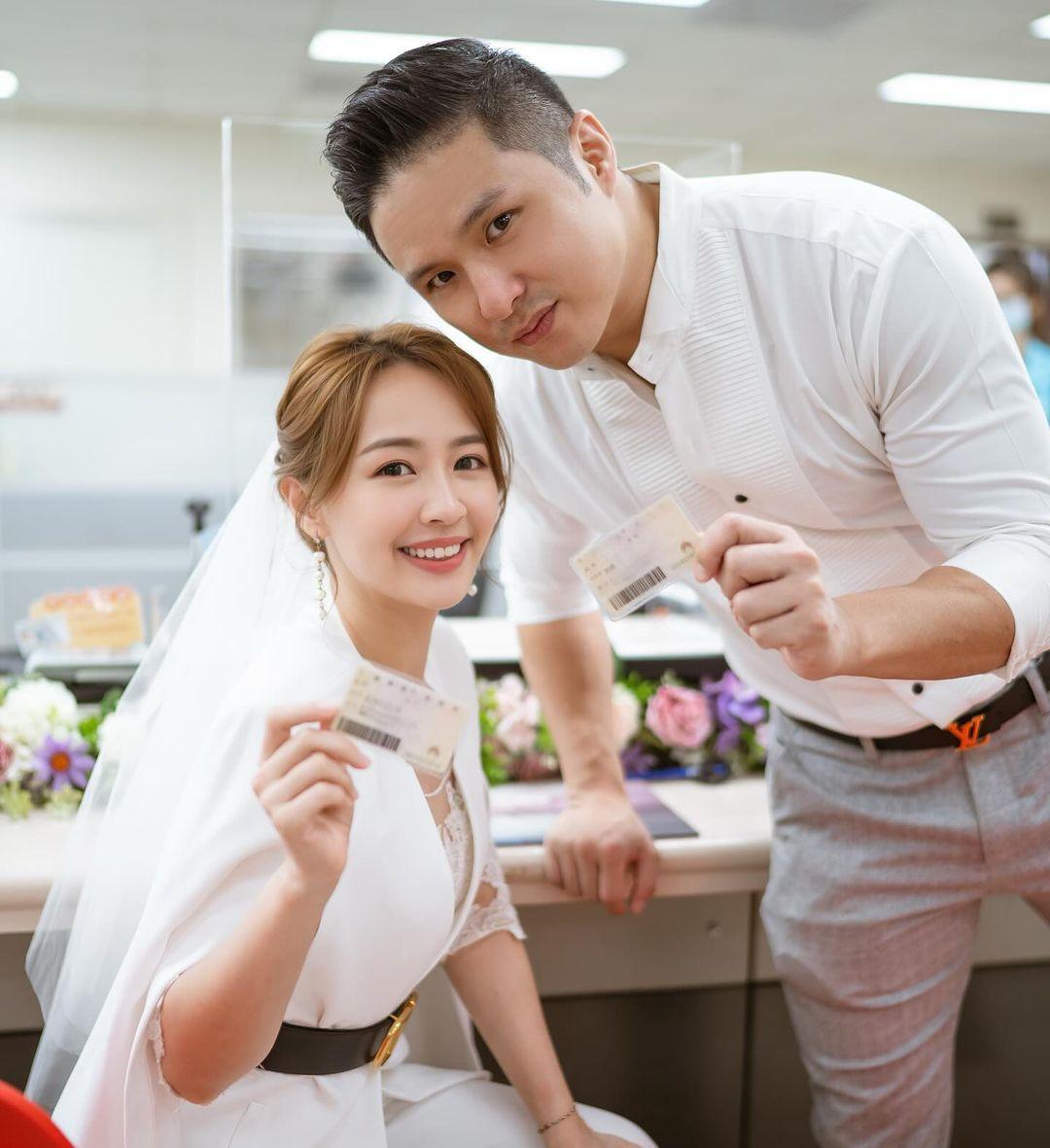 賴薇如與圈外男友邱樂偉登記結婚。(圖/翻攝自賴薇如IG)