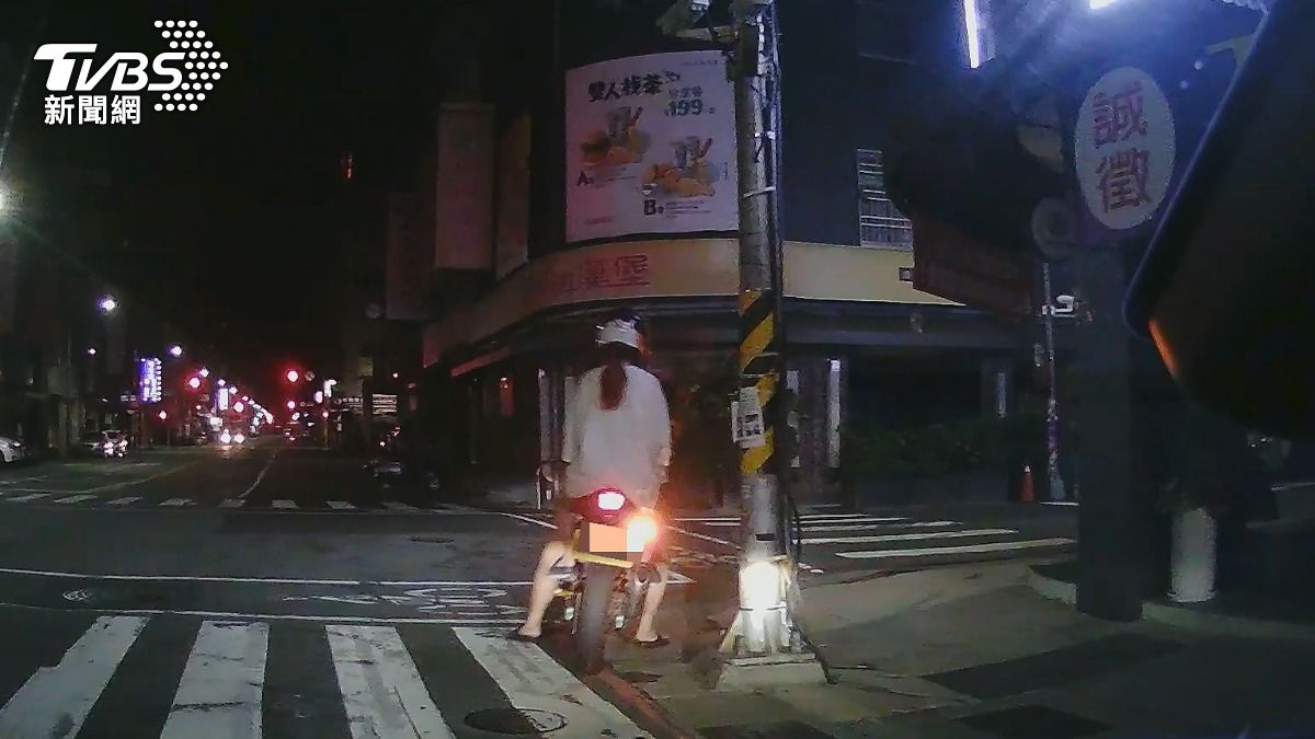 獨/西子灣無照猴耍帥載妹!違規遭警車追捕 慘吞7萬罰單