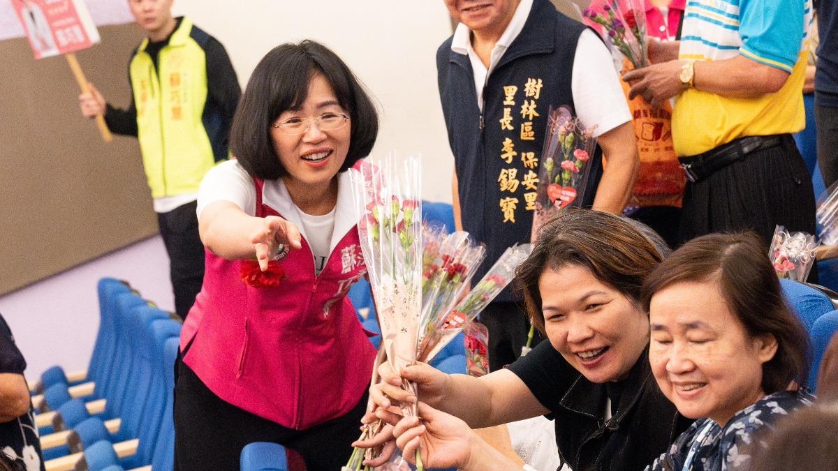 新北市長選戰提前開打? 黃國昌、蘇巧慧同天辦母親節活動尬場