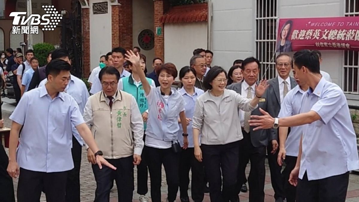 蔡英文「被求婚」!畢旅赴台南祈福 堅定喊:團結面對關關難過關關過