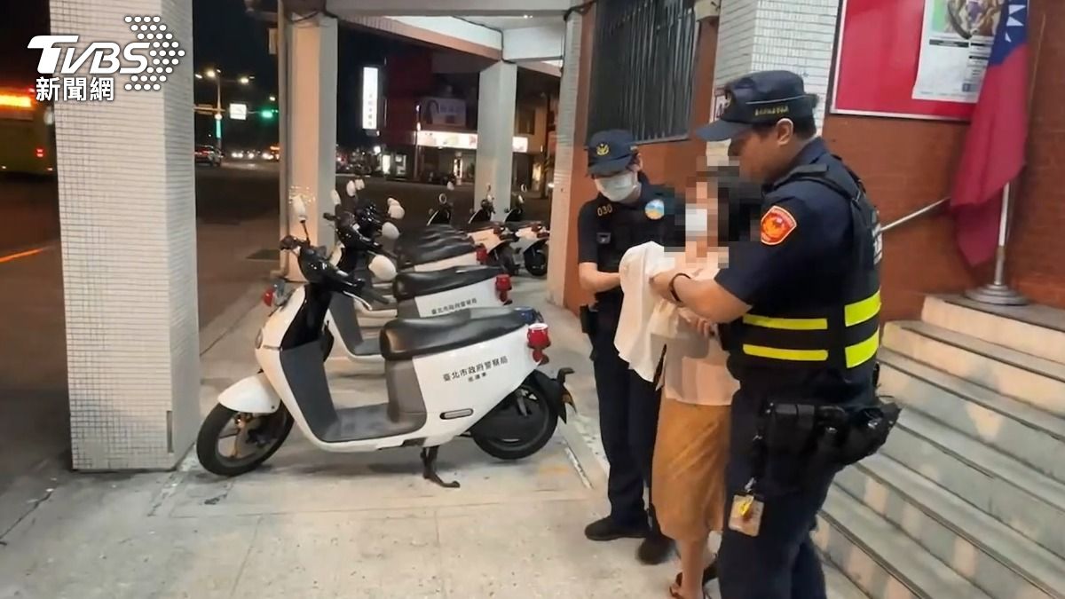 周姓女車手被警方移送法辦。(圖/TVBS)