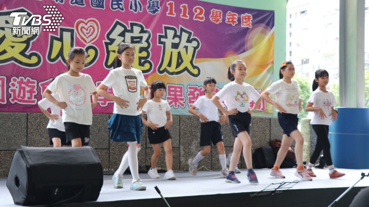 大手拉小手!北市明道國小園遊會 小朋友秀才藝慶母親節