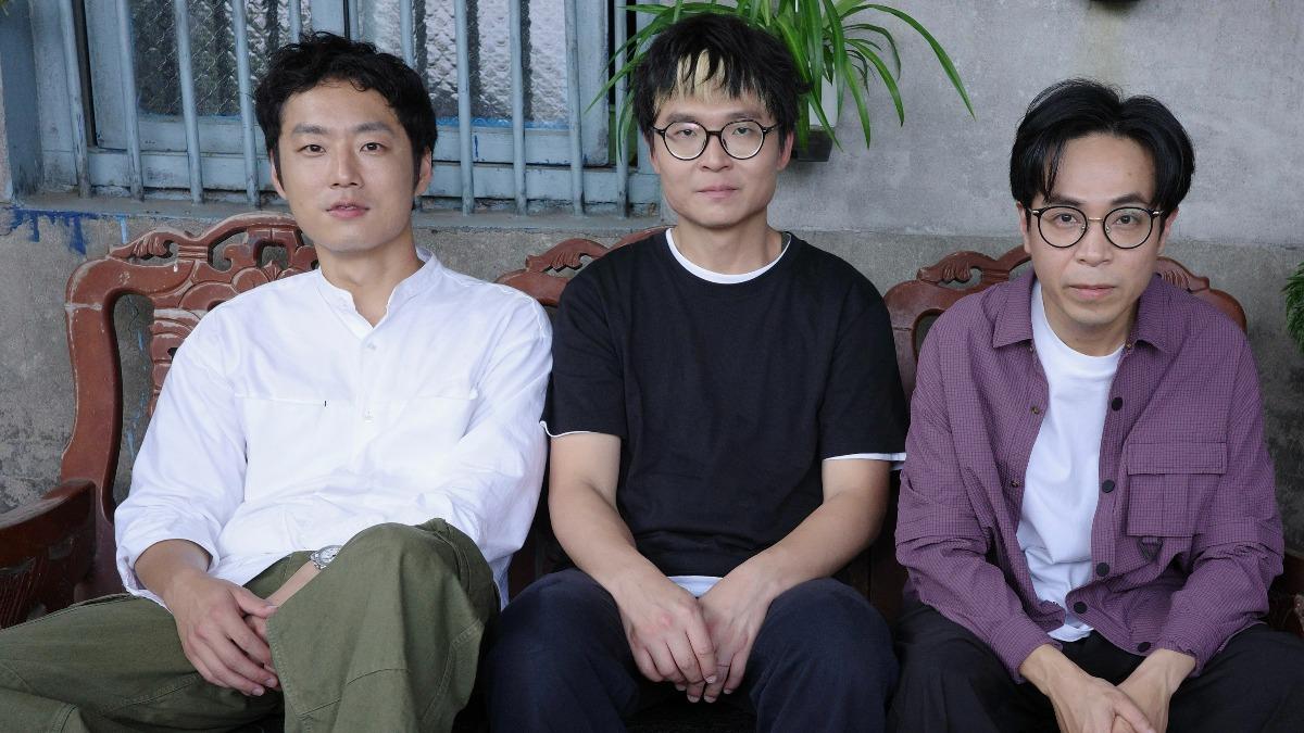 拍謝少年貝斯手薑薑（左起）、吉他手維尼、鼓手宗翰。（圖／海口味提供）