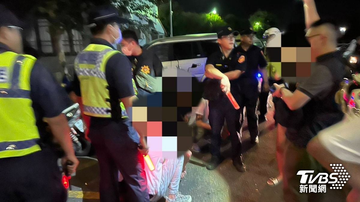 麻豆代天府遶境「參香推擠」爆衝突　16人停車場扭打成一團