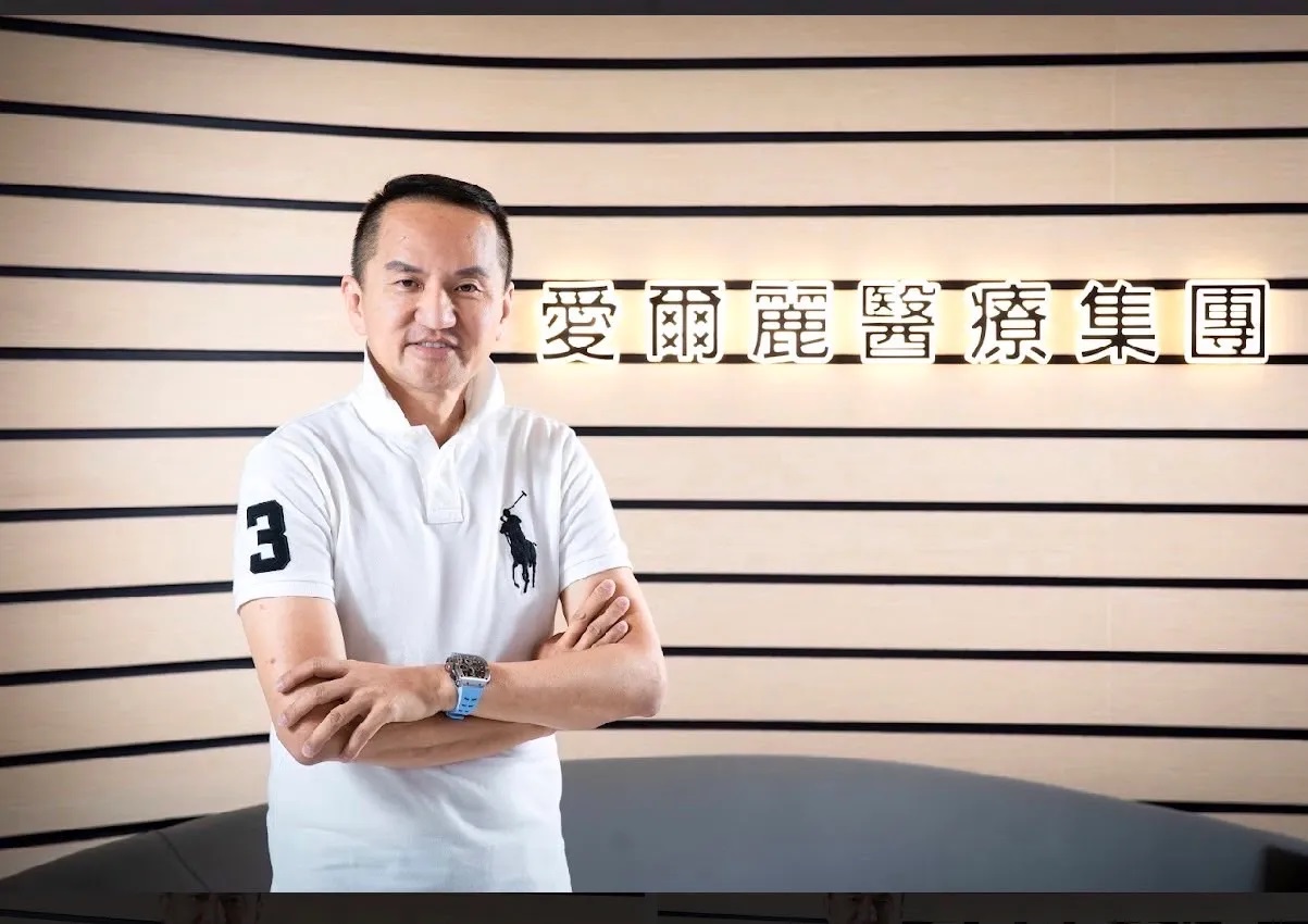 醫美龍頭涉性侵案!常如山二度出庭 面對媒體僅微笑不回應