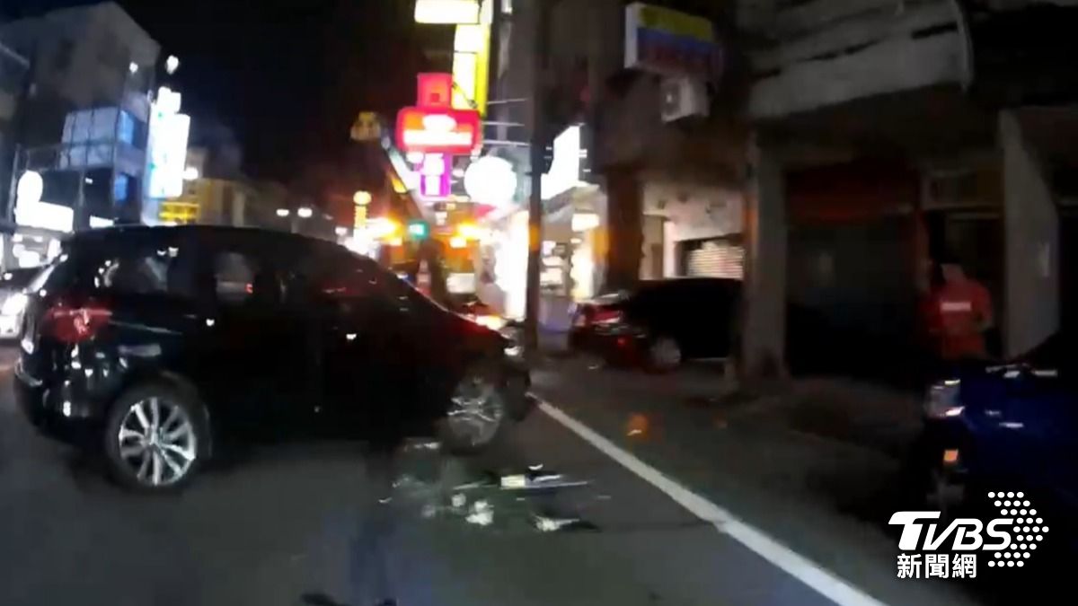 駕駛陳男頭部及四肢擦傷，傷勢無大礙。（圖／TVBS）