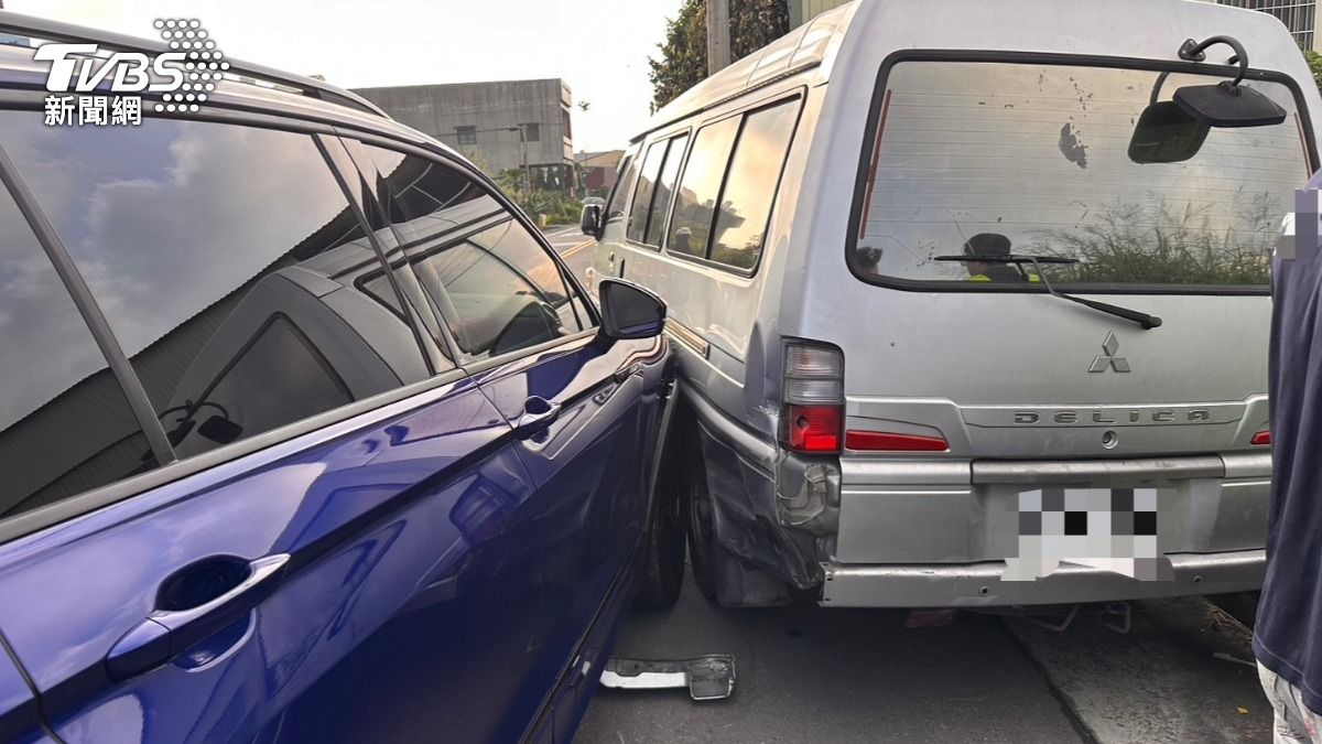 好衰!「喵星人」突竄出嚇壞苗栗男 新車遭撞凹還要賠錢
