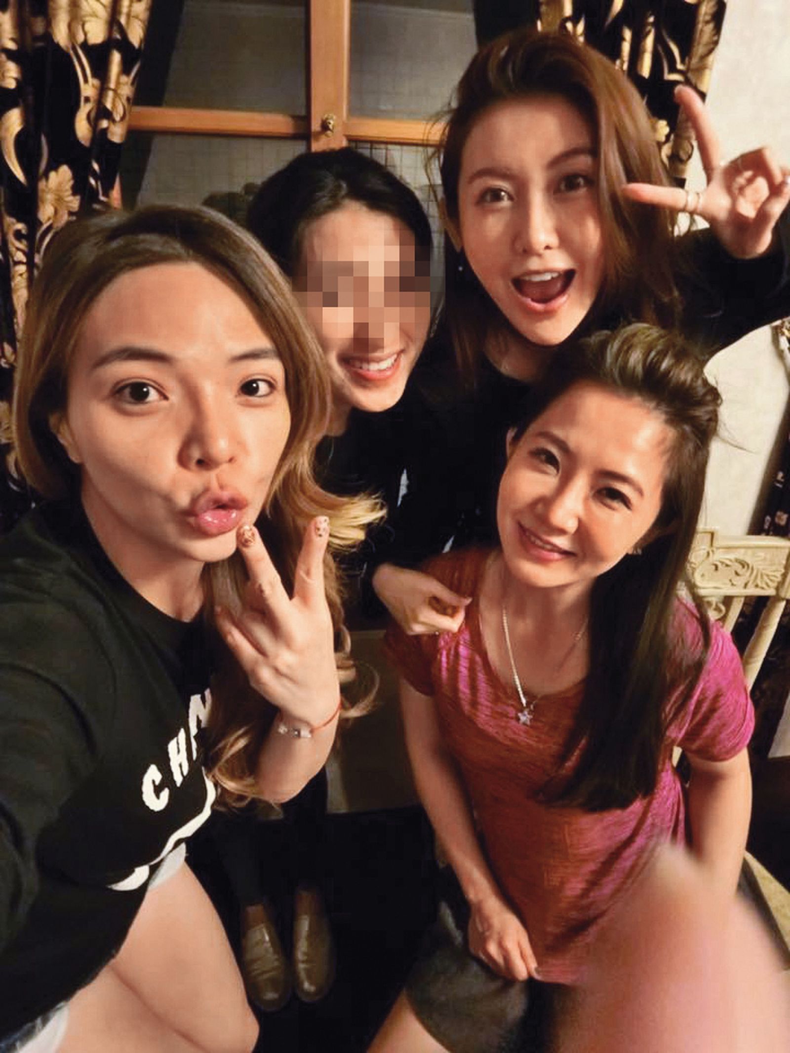 謝忻(右一)經常與小甜甜(左一)、愷樂(右二)玩在一起,但愷樂爆出與羅志祥有不正當關係、退出演藝圈後,已少有聚會。(圖/翻攝自小甜甜IG)