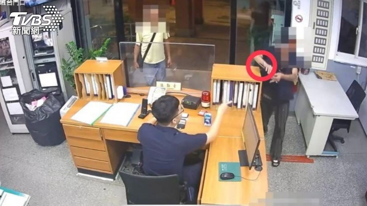 三峽警墜谷亡!曾值班遇「持刀男」闖派出所 他機警大喊制伏嫌犯