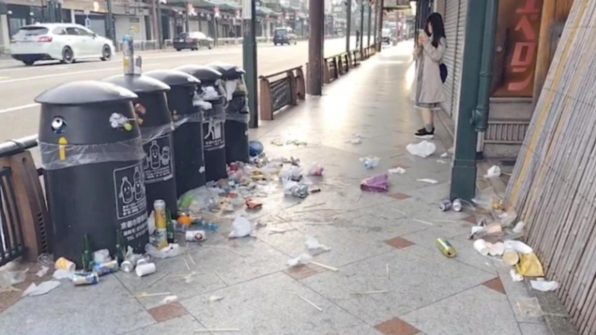 京都街頭垃圾滿地、居民擠不上公車 都被「過度旅遊」害慘