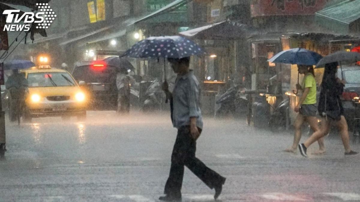 10縣市留意!氣象署發布大雨特報 短延時強降雨到晚上