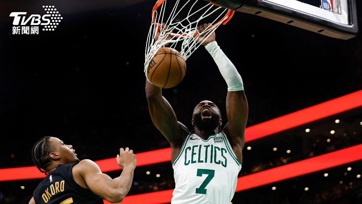 NBA／三分雨狂下！綠衫軍「25分差」痛宰騎士　輕鬆收系列戰首勝