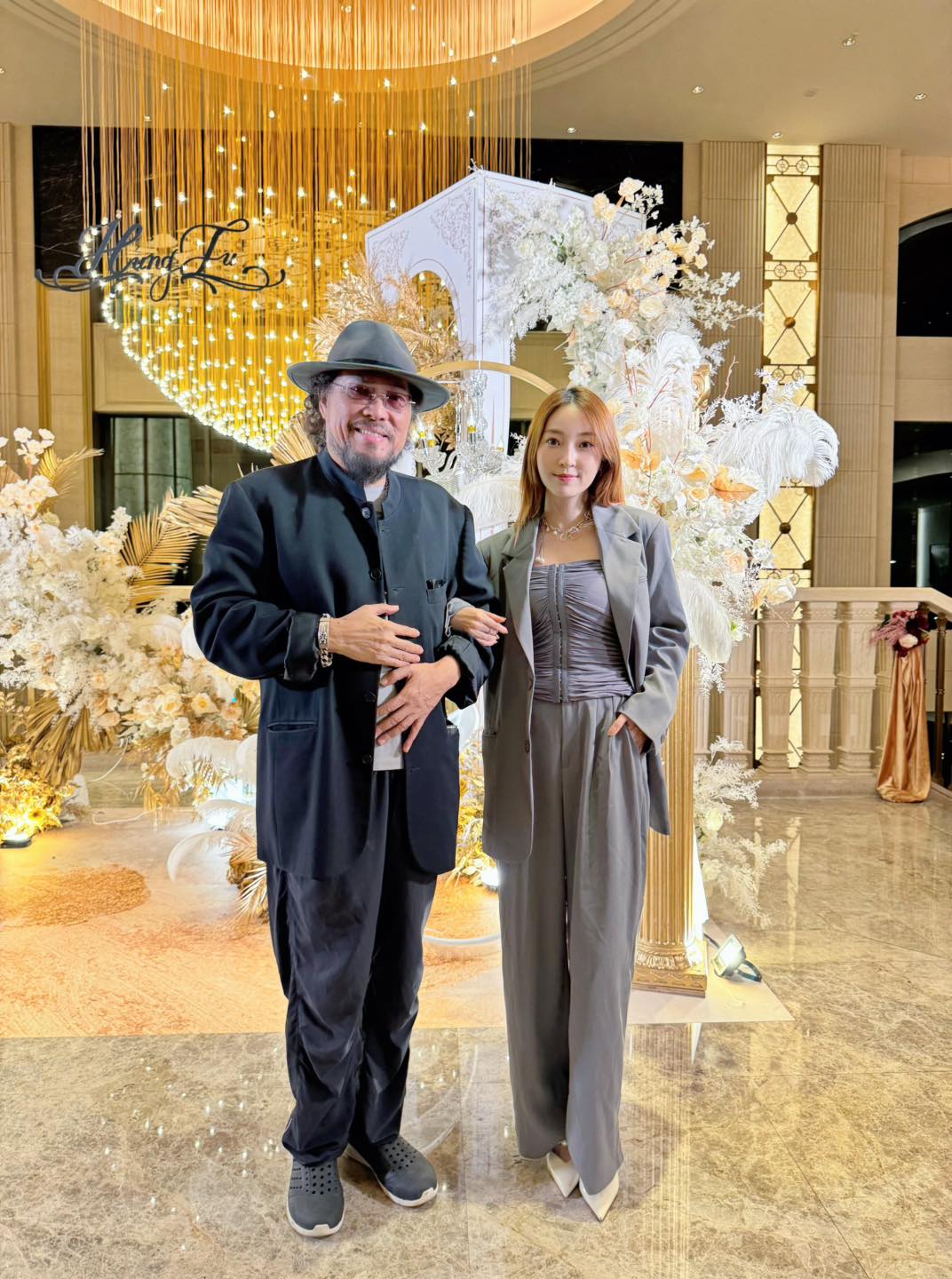 翁馨儀結婚11年,首次與公公單獨合照。(圖/翻攝自翁馨儀臉書)