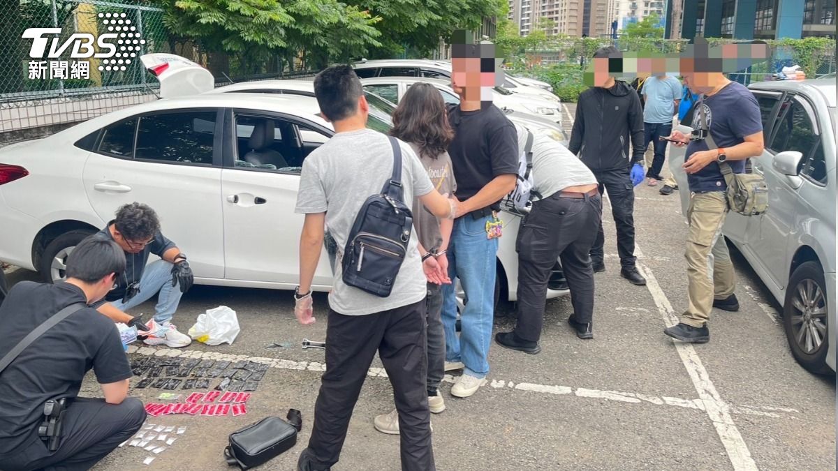 警破大台北販毒集團 逮主嫌13人現場上千包毒品