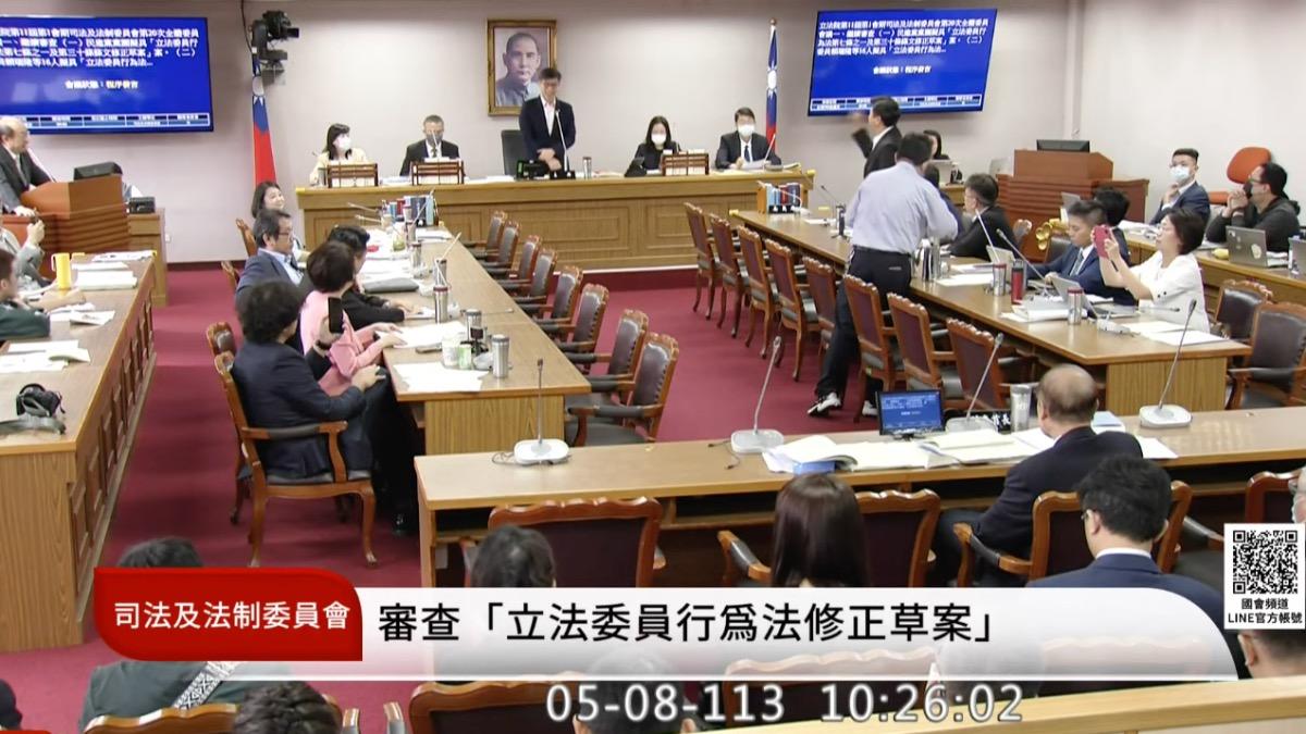 司委會吵鬧中散會！傅崐萁拍桌大罵　柯建銘高喊：國會已死