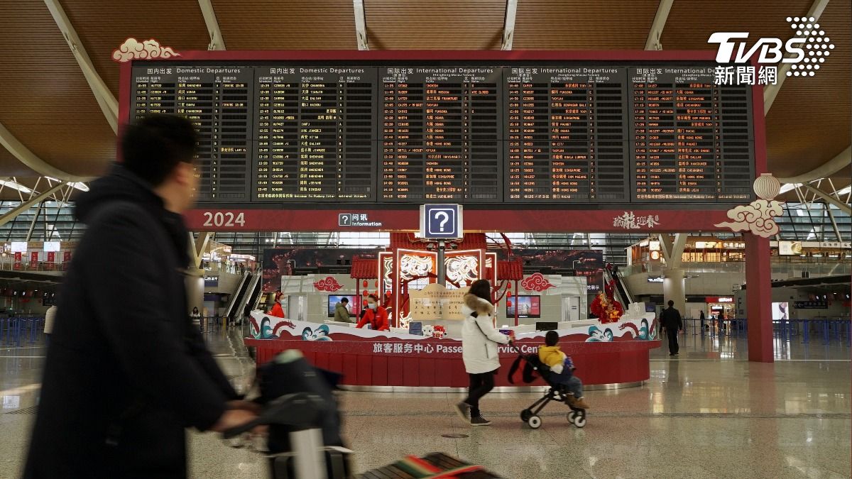 據傳深圳、上海的海關已經開始抽查入境旅客的手機或筆記型電腦。(示意圖/達志影像路透社)
