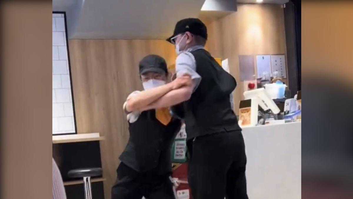 日麥當勞店員狂吼要客人「滾出去」　英勇女同事肉身擋人網讚爆