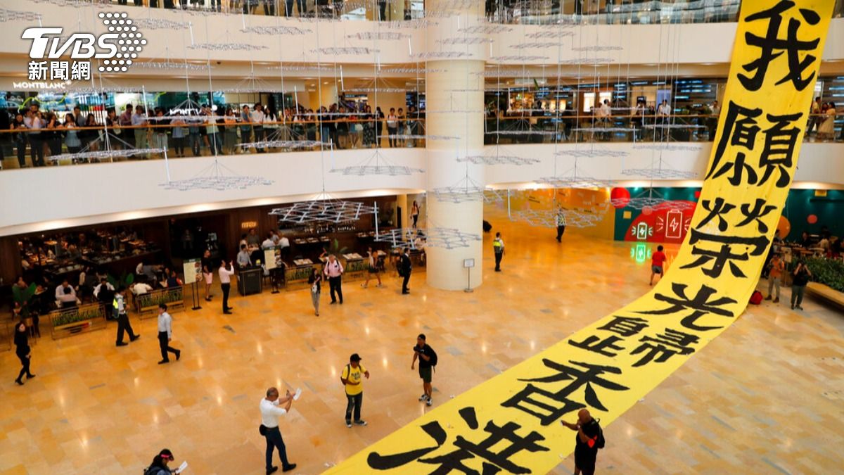 全球下架！〈願榮光歸香港〉遭禁　創作團隊怒：香港以外無效力