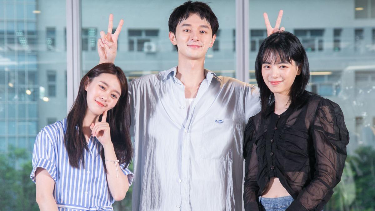 左起邱偲琹、張軒睿、陸夏出席《黑盒子》開鏡儀式。（圖／LINE台灣提供）