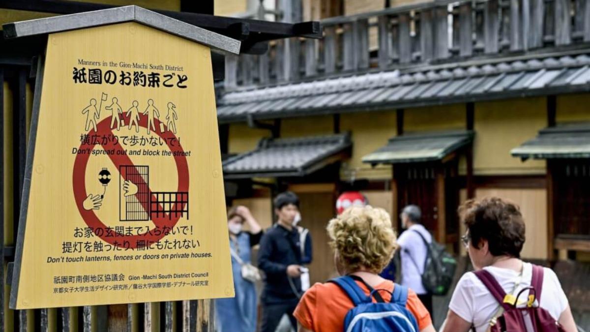觀光客太擾民!京都祇園將增設私有道路看板 違者開罰2085元