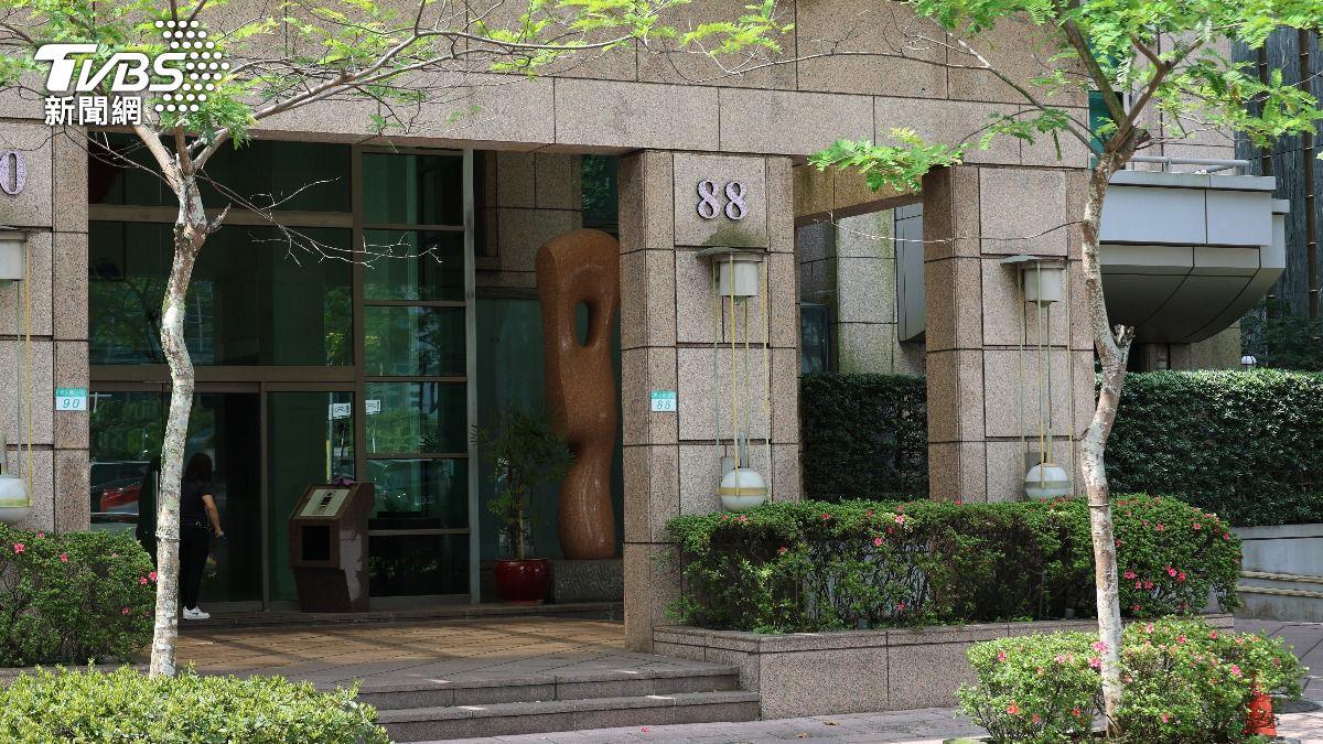 角頭魚翅宴4/八八會館嚴懲26警官 北警長魚翅餐敘挨批雙標